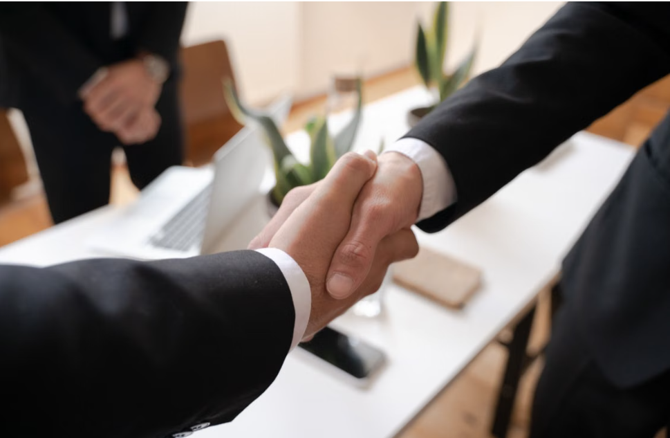 El momento en que negocias importa más que el descuento que consigues post633 handshake